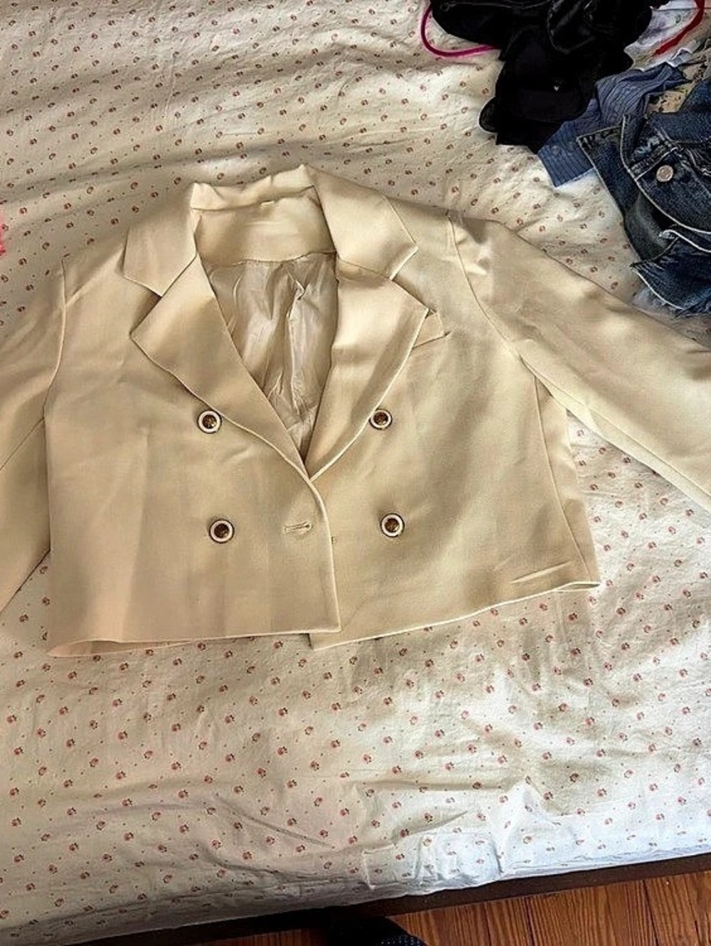 Cropped Double-Breasted Blazer in Cream